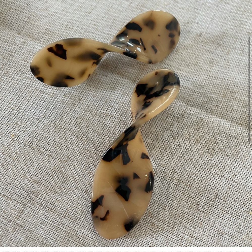 Zara Leopard print acrylic earrings 🍂🐆